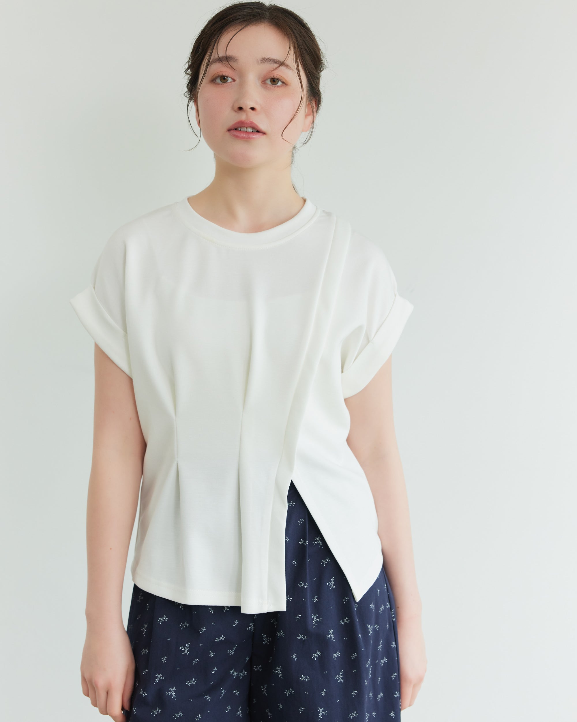 ayano collab】マシュマロタッチフロントツータックデザインTシャツ