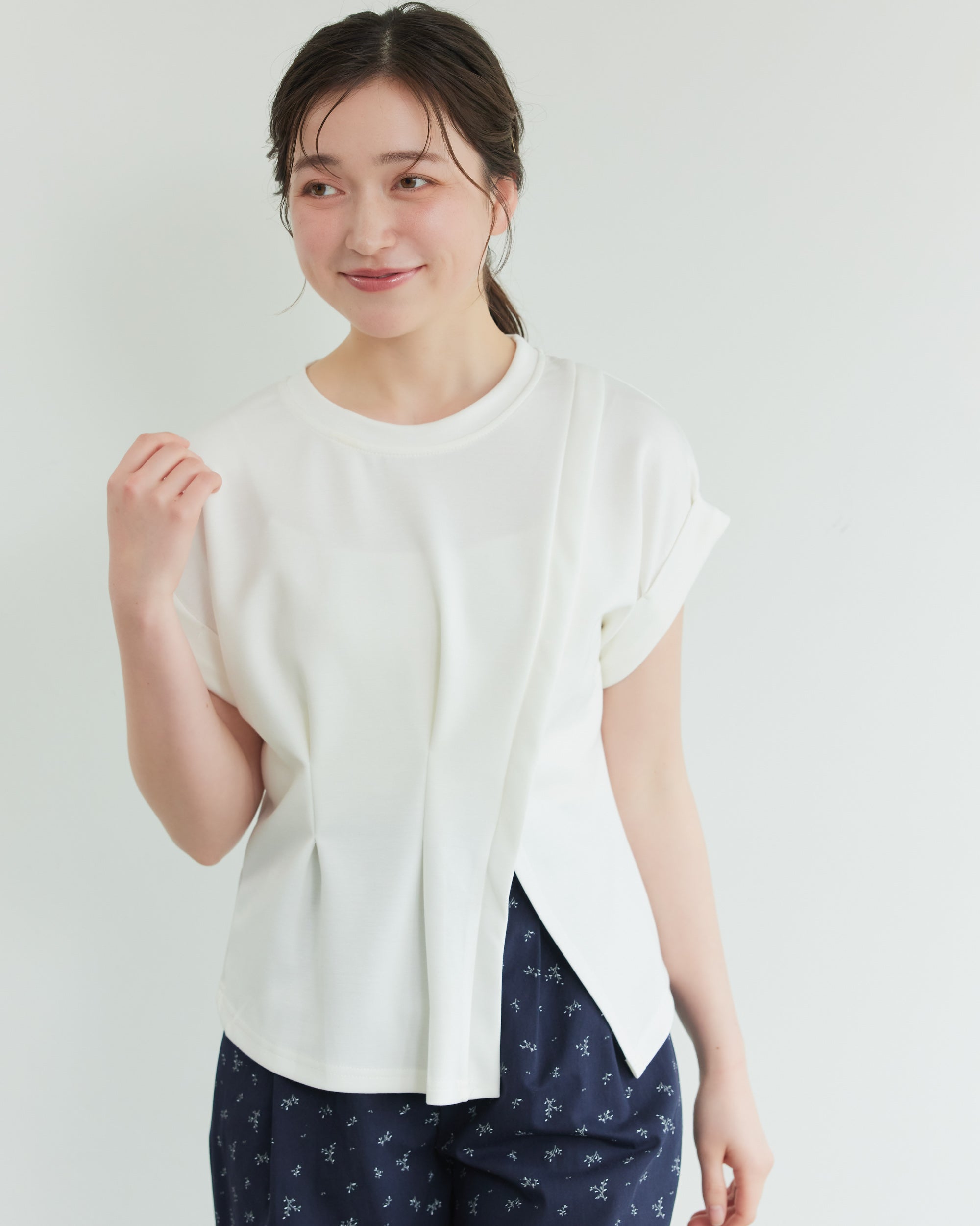 ayano0102　新品 2個 ayano collab】マシュマロタッチフロントツータックデザインTシャツ
