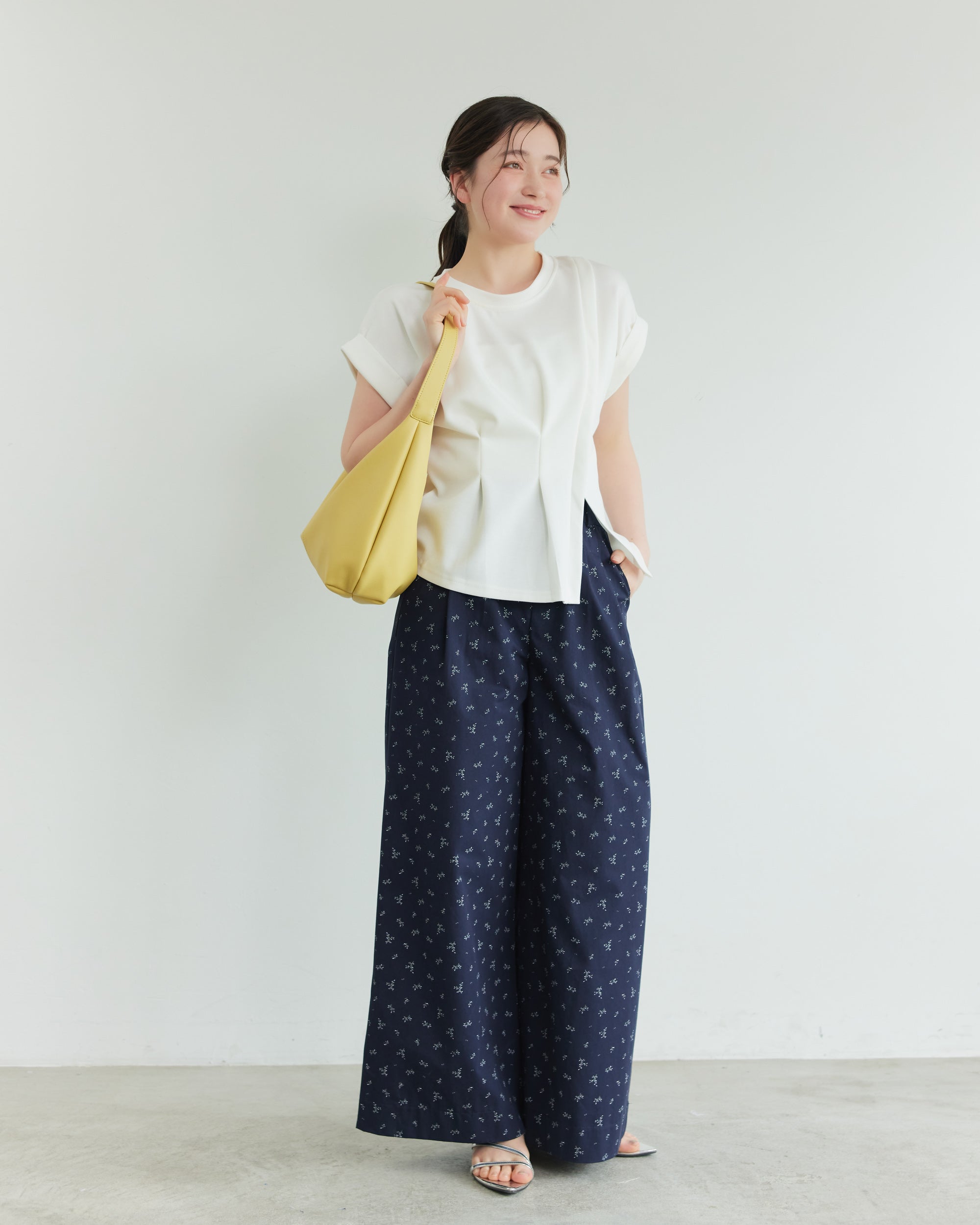 ayano collab】マシュマロタッチフロントツータックデザインTシャツ