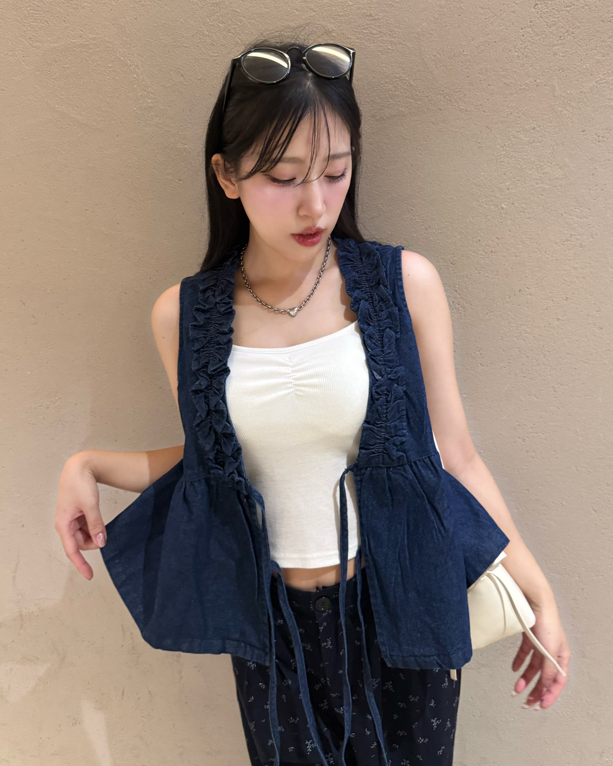 ayano collab】Vカットフリルデニムトップス | anchic(アンシック)